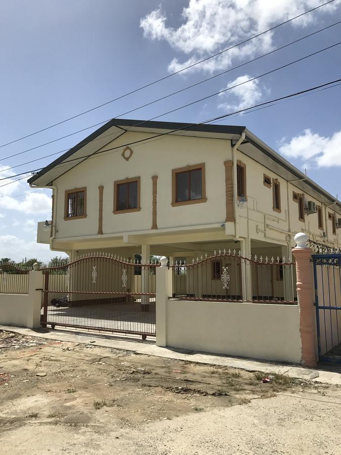 Studio 27 Inn Piarco Exterior foto